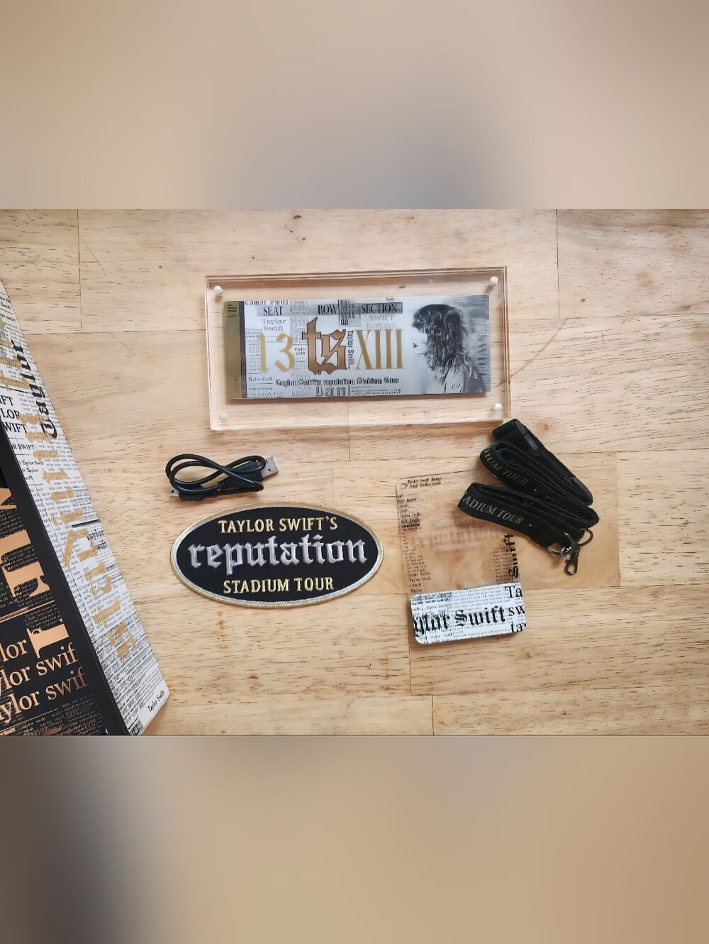 Taylor Swift VIP Reputation Box - Picture 6 of 7